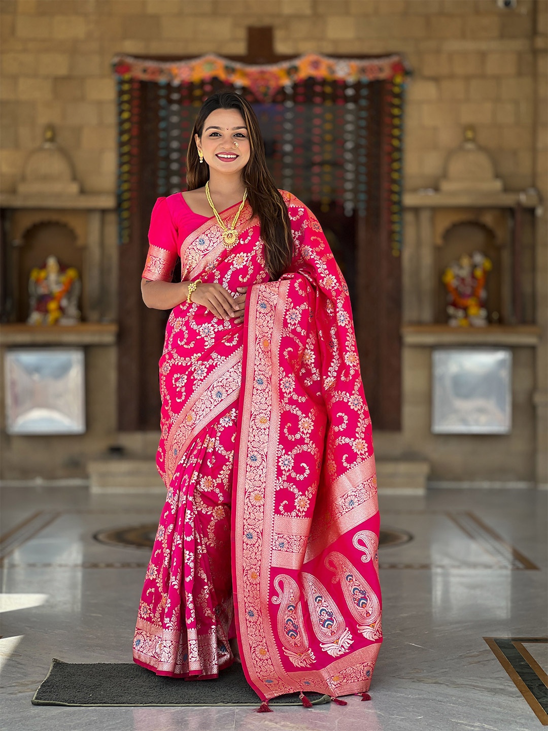 

VISVASTA Ethnic Motifs Woven Design Zari Banarasi Saree, Pink