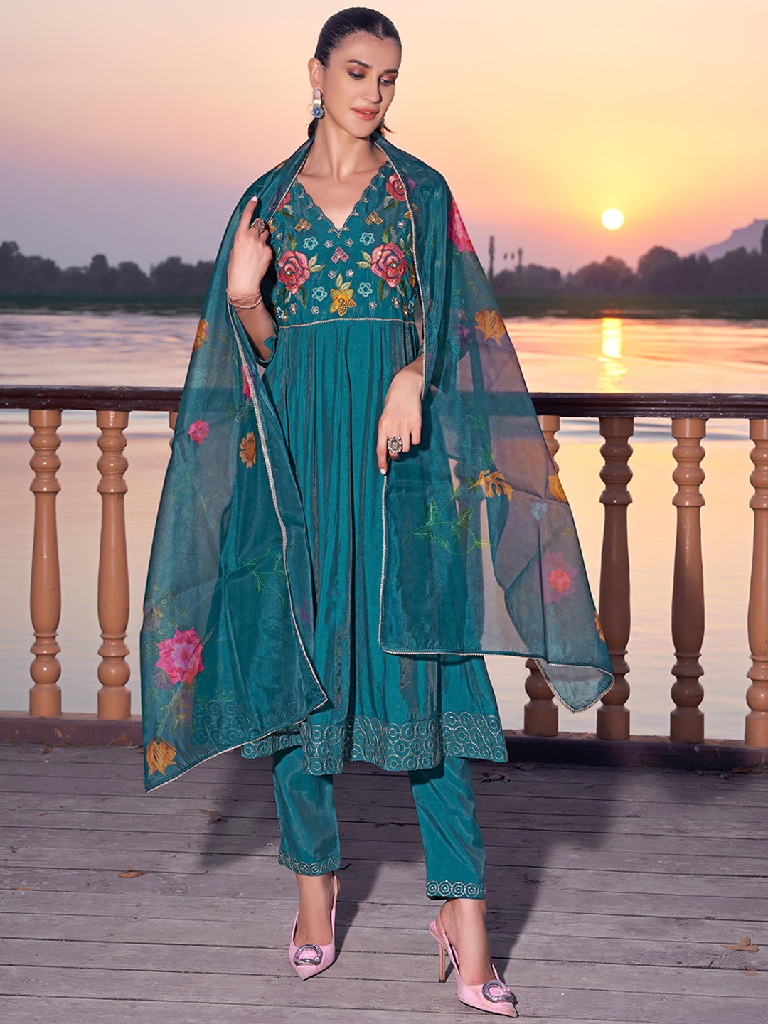 

DRESOUL Women Floral Embroidered Regular Sequinned Anarkali Kurta with Trouser & Dupatta, Blue