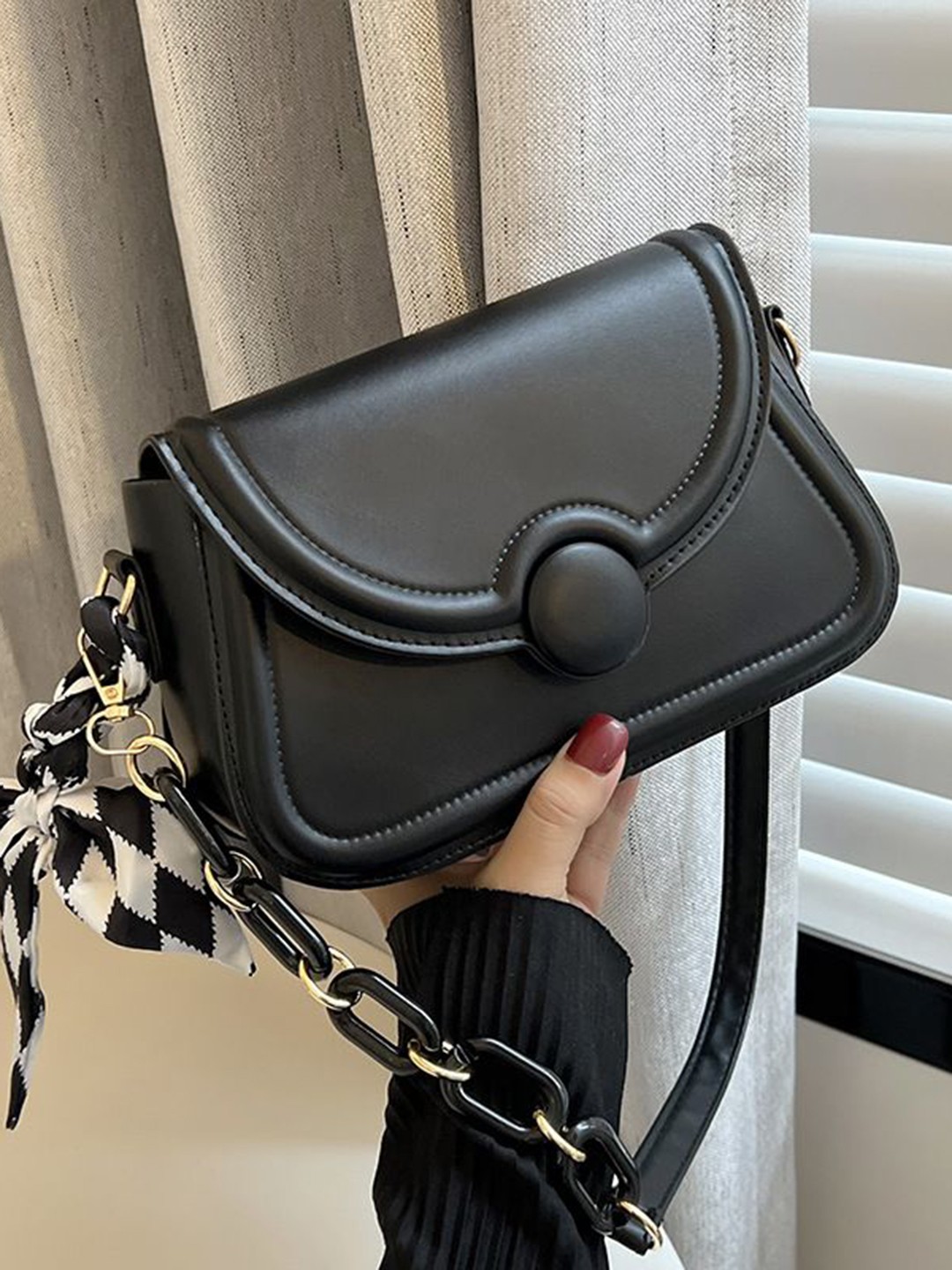 

DressBerry PU Bucket Handheld Bag with Fringed, Black