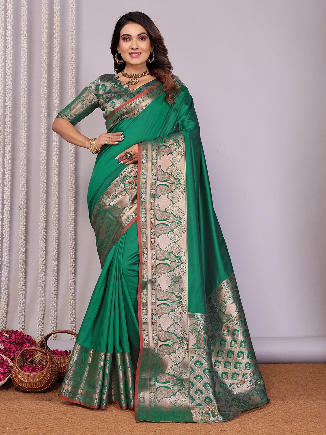 

VEECHIS Zari Banarasi Saree with Blouse Piece, Green