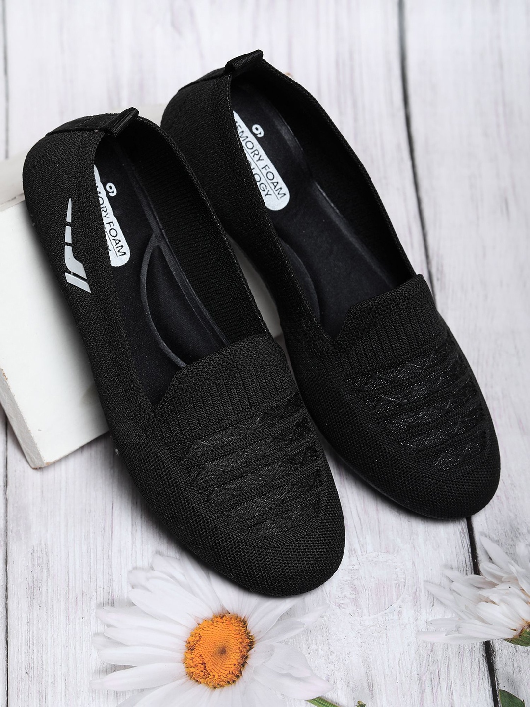 

FABBMATE Girls Slip-On Round Toe Sneakers, Black