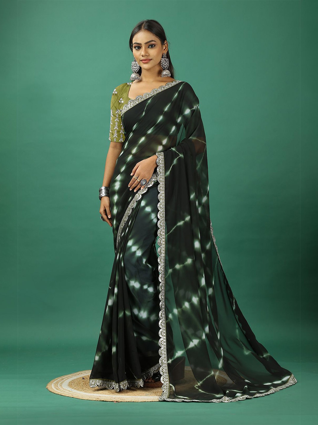 

VIRENDRA TEXTILES Tie and Dye Sequinned Pure Georgette Saree, Green