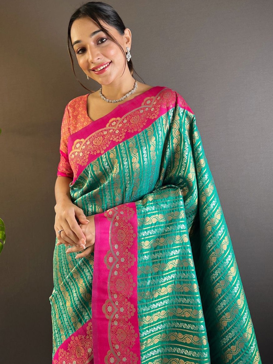 

House of Pataudi Woven Design Ethnic Kanjeevaram Saree With Blouse Piece, Green