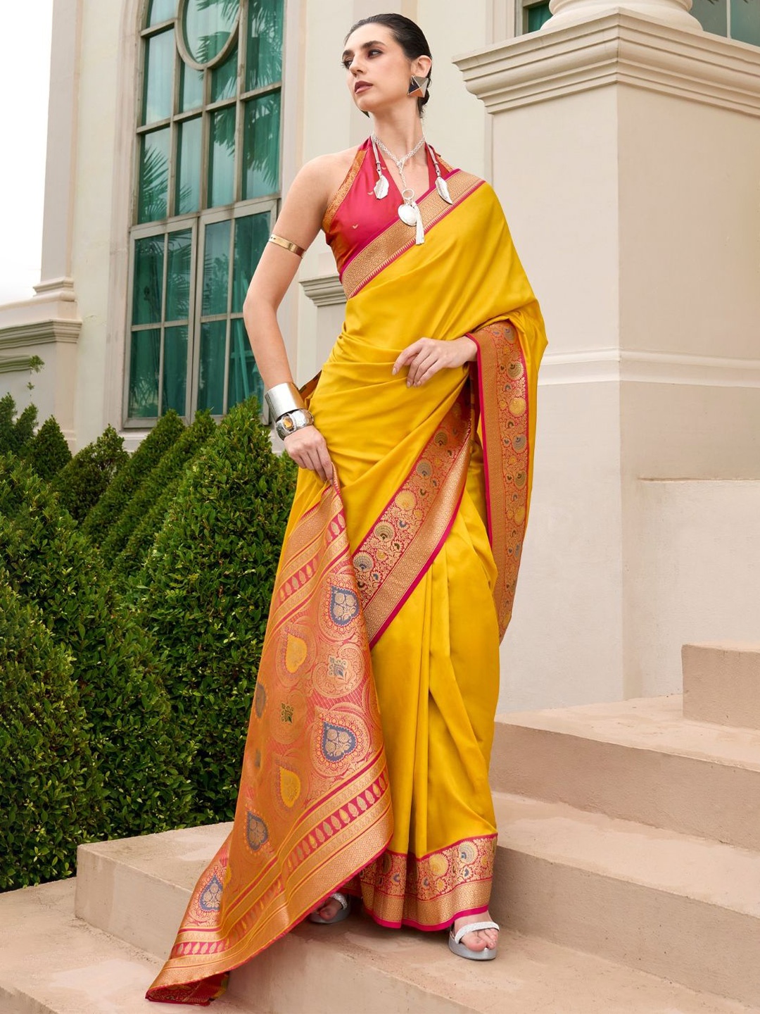 

DEVATITHI Woven Design Zari Silk Blend Banarasi Saree, Mustard