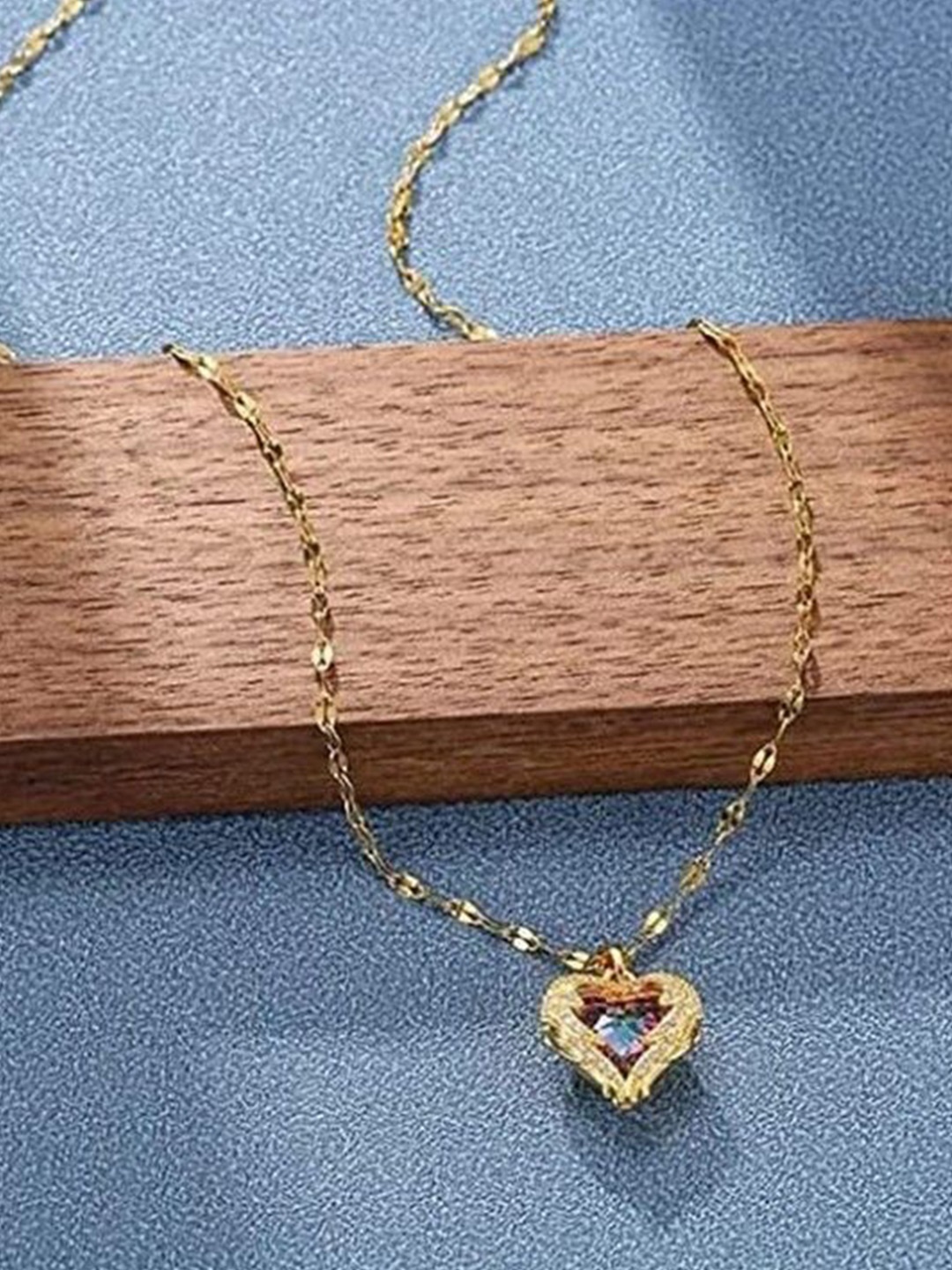 

PASU FASHION Gold-Plated Pendant With Chain
