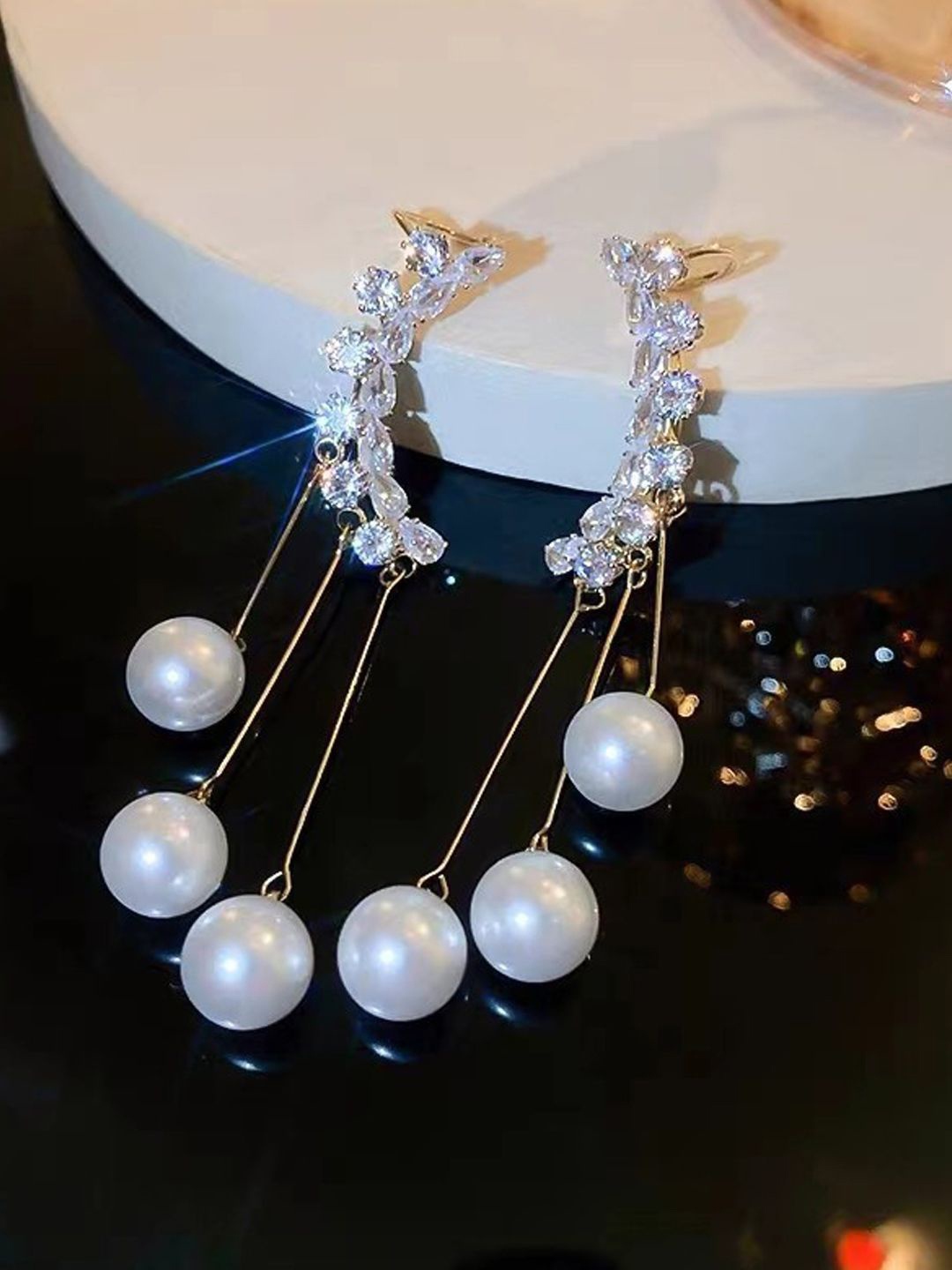 

FIMBUL Korean Gold-Plated American Diamond Studded Contemporary Ear Cuff Earrings
