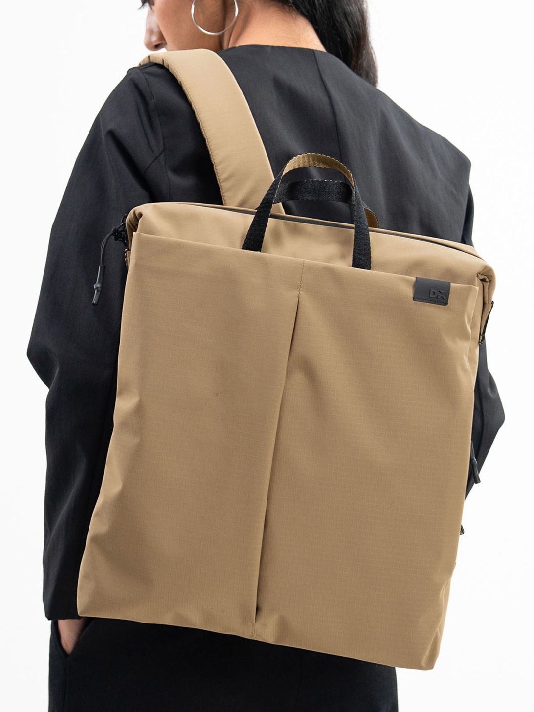 

DailyObjects Structured Handheld Bag, Beige