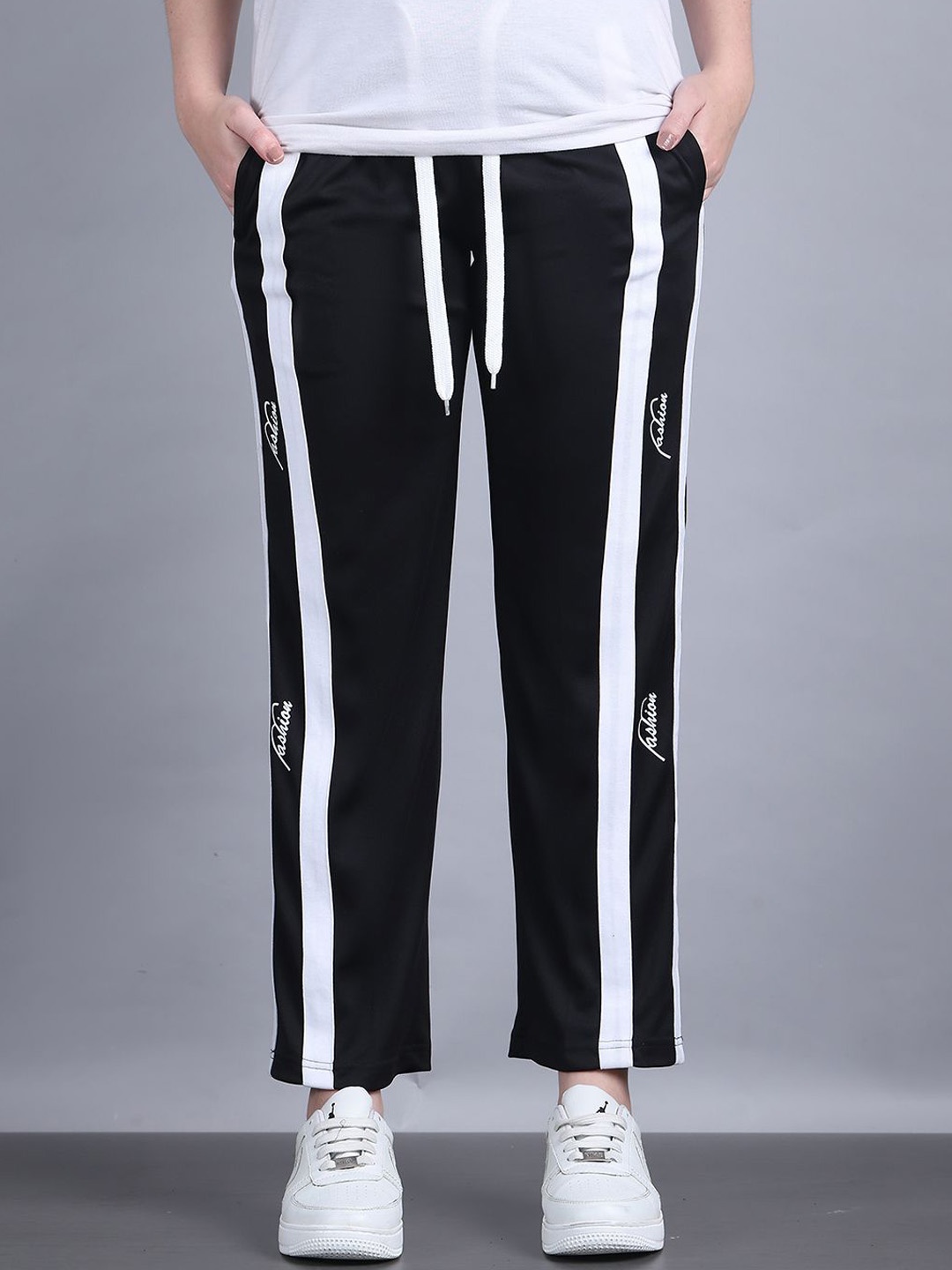 

MACK JONNEY Women Colourblocked Relaxed Fit Track Pants, Black