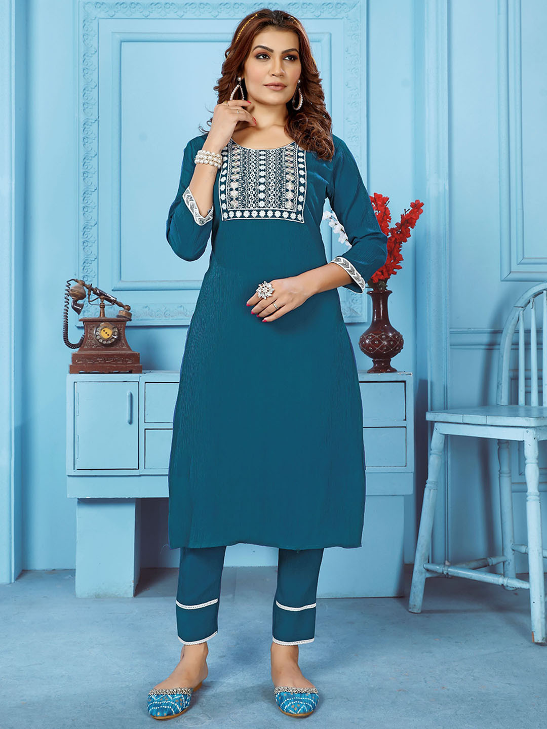 

Artihc Embroidered Sequinned Straight Kurta with Trousers, Blue
