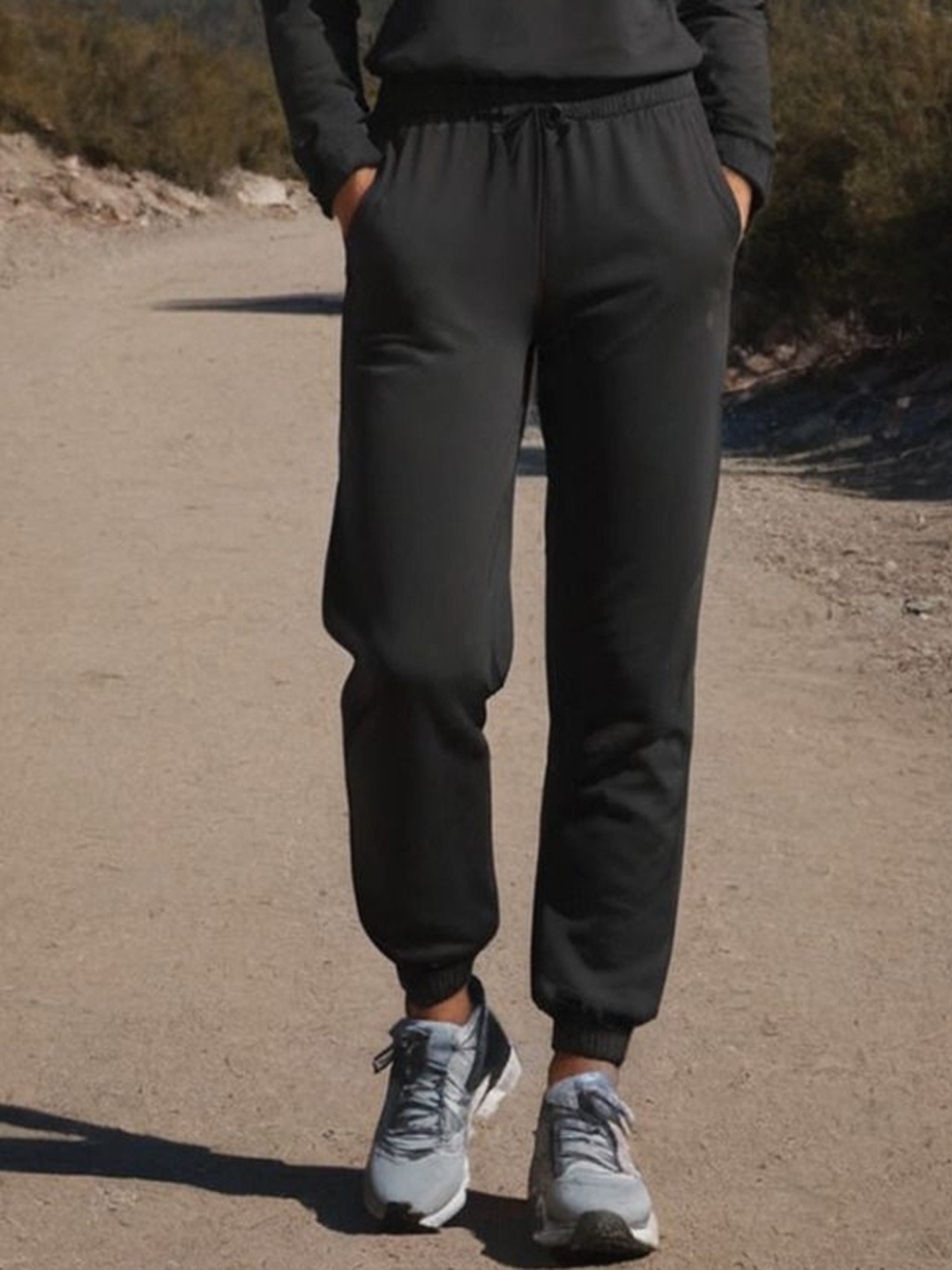 

Shiv traders collection Women Mid Rise Relaxed Fit Jogger, Black