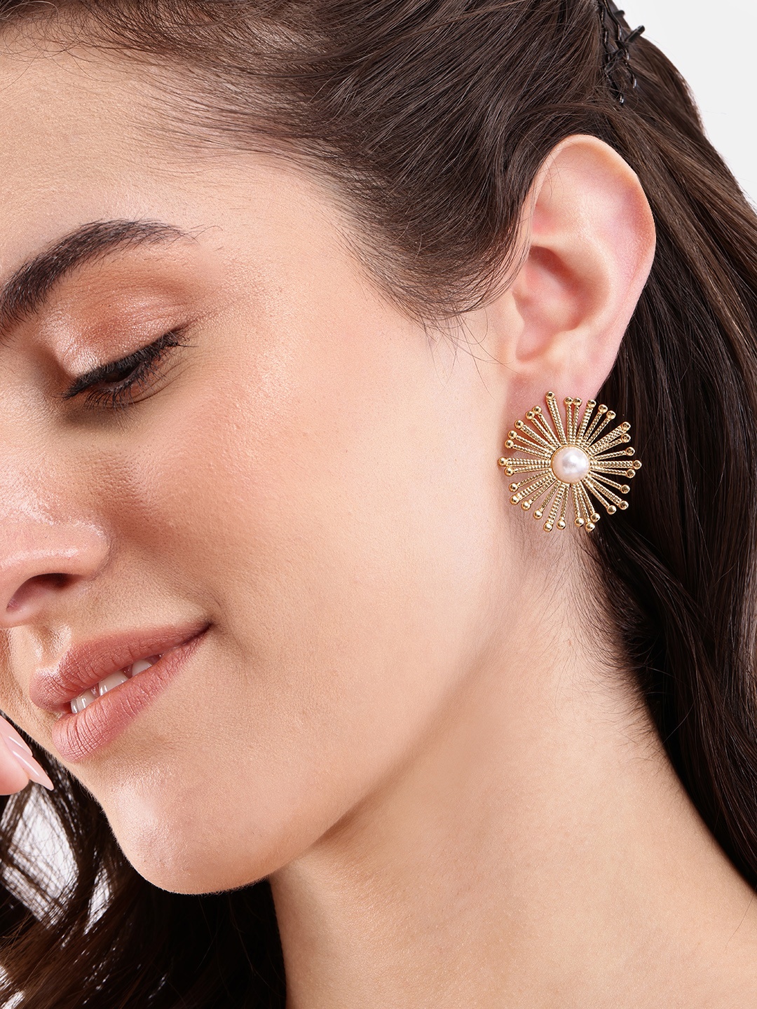 

DressBerry Floral Shaped Studs, Gold