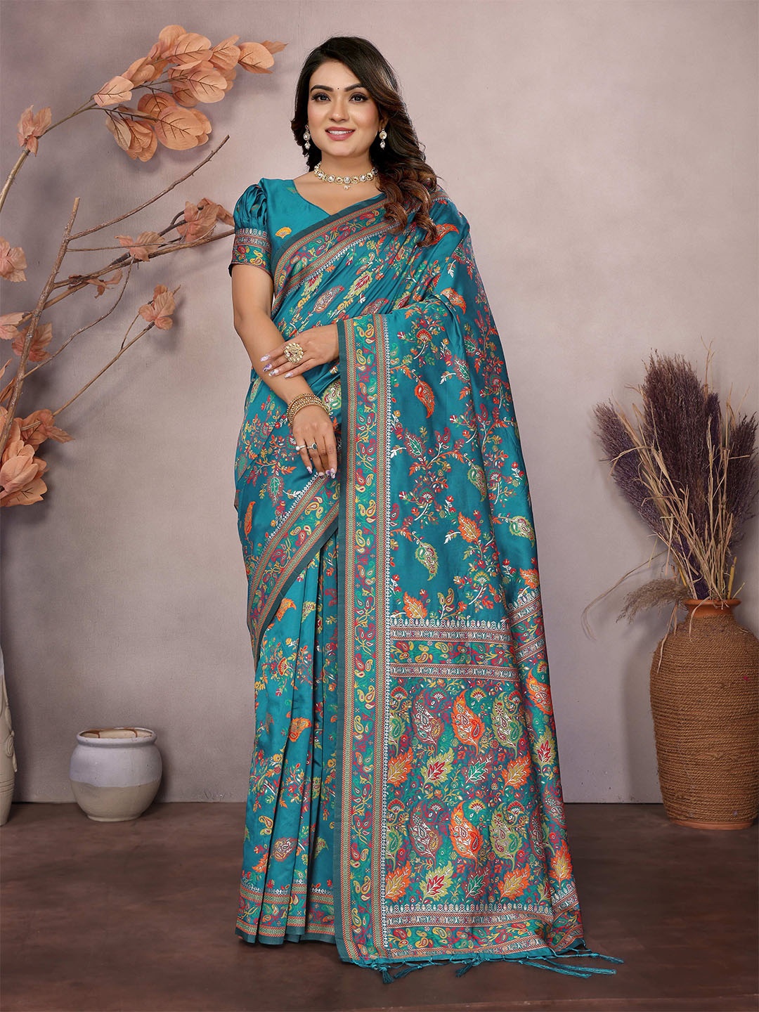 

VEECHIS Woven Design Banarasi Saree, Green