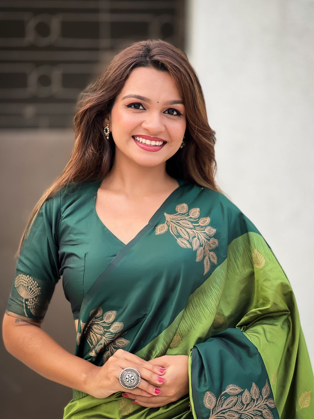 

House of Pataudi Woven Design Kanjeevaram Saree With Blouse Piece, Green