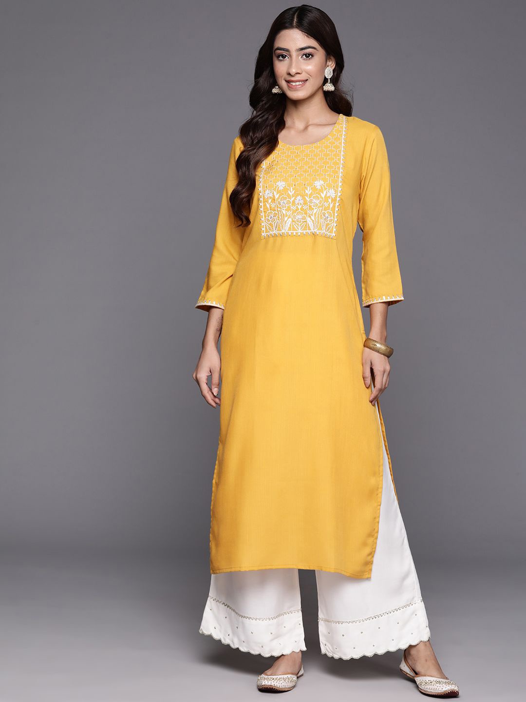 

DIVASTRI Floral Yoke Design Sequinned Straight Kurta, Mustard