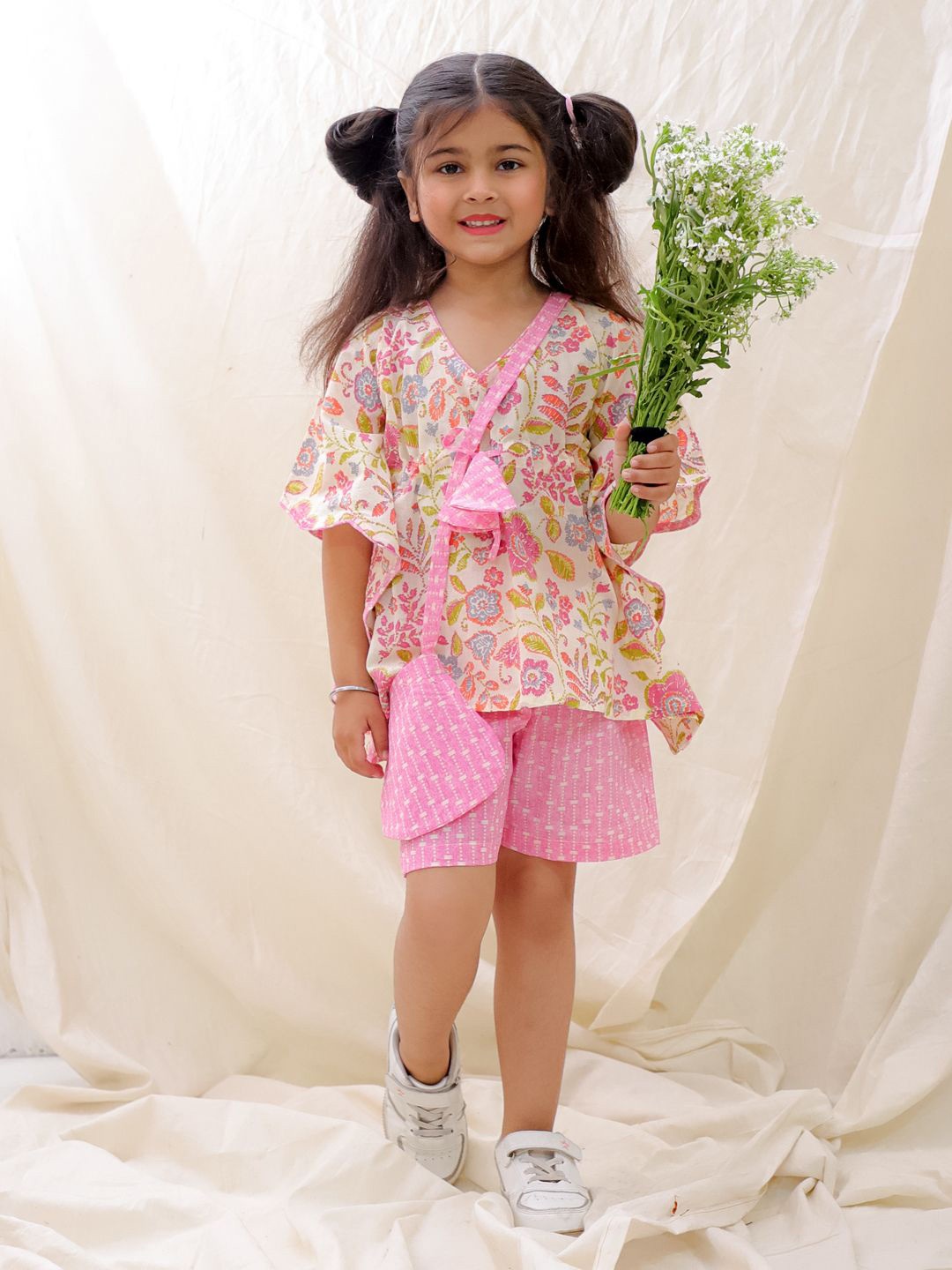 

BownBee Girls Floral Printed V-Neck Pure Cotton Kaftan With Shorts, White