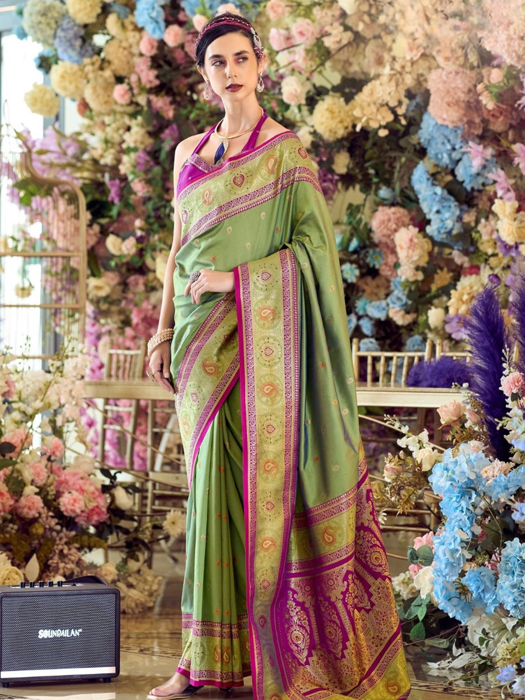 

DEVATITHI Woven Design Zari Silk Blend Banarasi Saree, Green