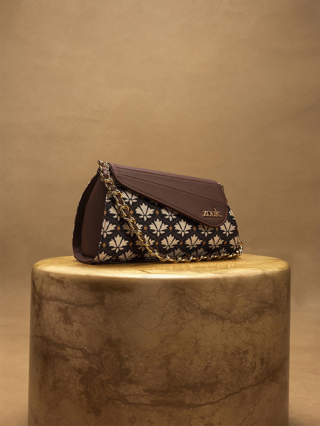 

ZOUK Printed Structured Sling Bag, Black