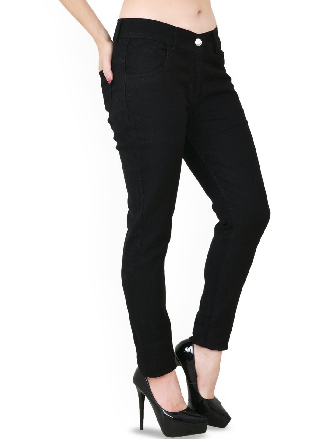 

LINARIA Women Classic Slim Fit Jeans, Black