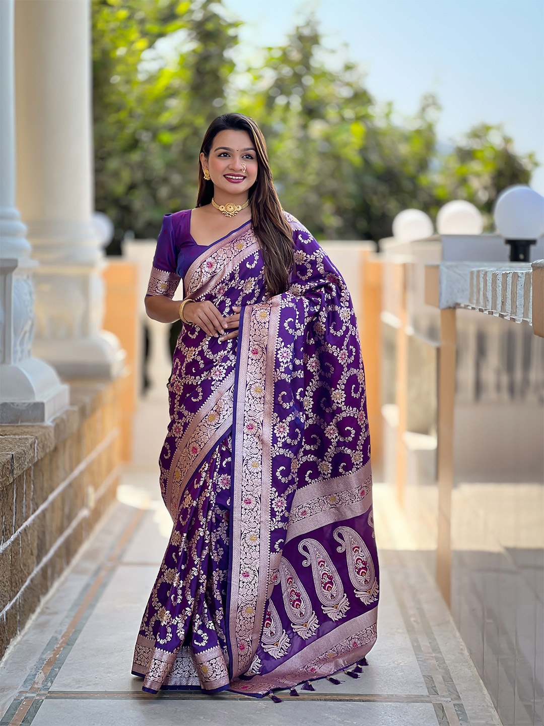 

VISVASTA Woven Design Zari Banarasi Saree, Purple