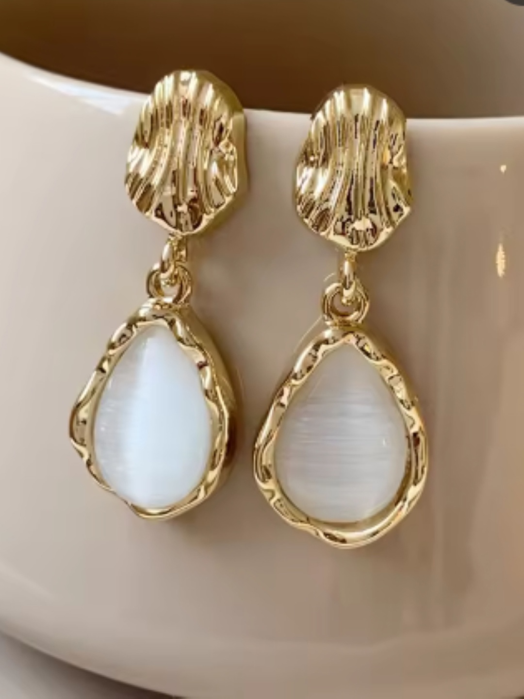 

SUBHAGALANKAR Gold-Plated Artificial Stones Studded Oval Drop Earrings