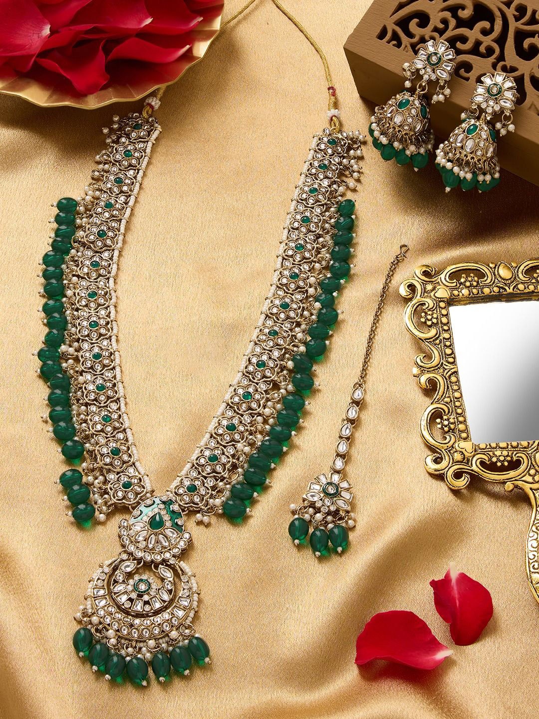 

Zaveri Pearls Gold-Plated Kundan-Studded & Beaded Jewellery Set, Green