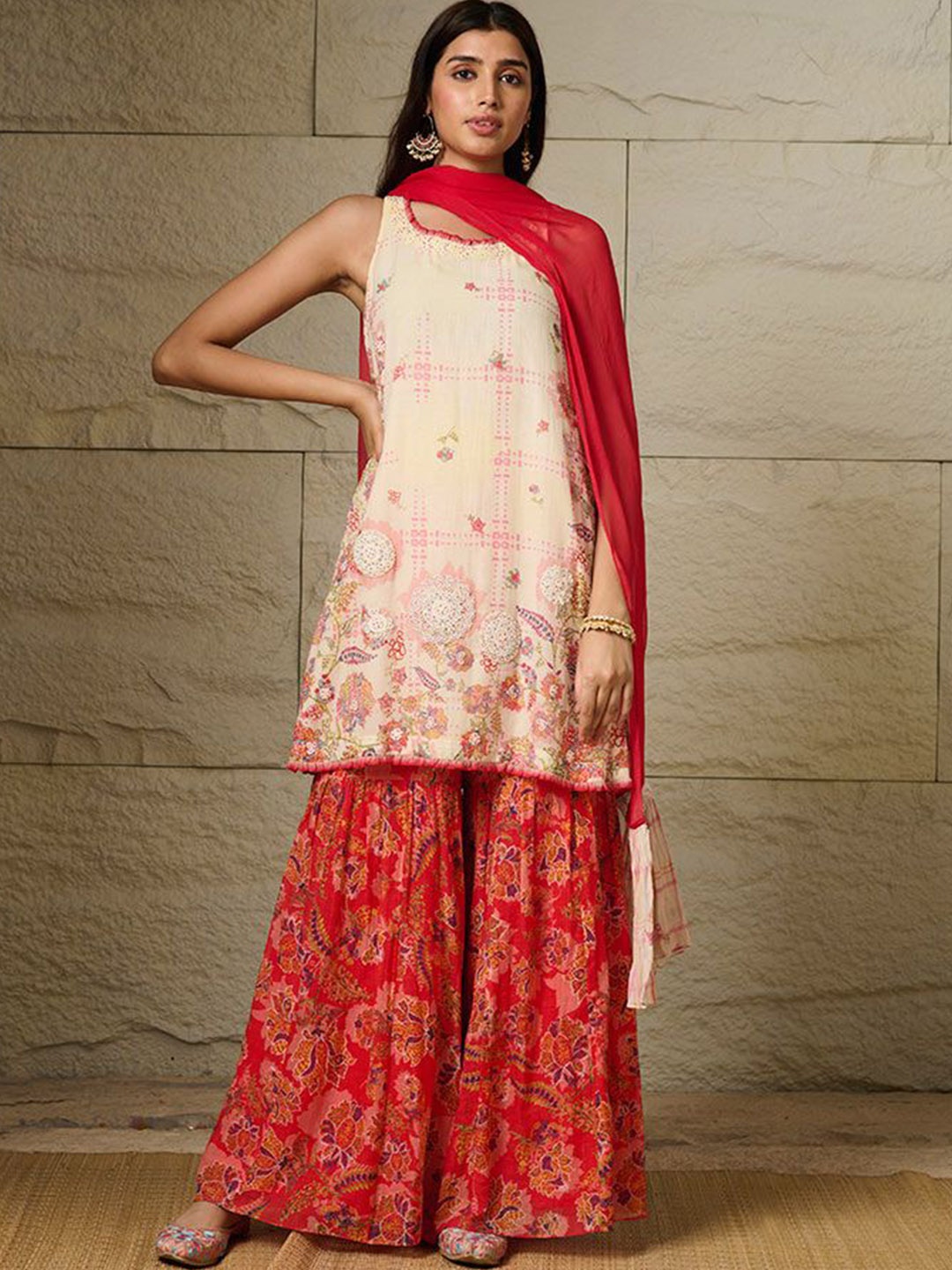 

SAUNDH Floral Printed Sleeveless Voile Straight Kurta With Palazzos & Dupatta, Red