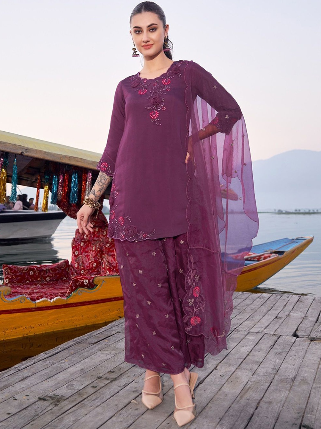 

DRESOUL Women Embroidered Kurti with Pyjamas & With Dupatta, Purple