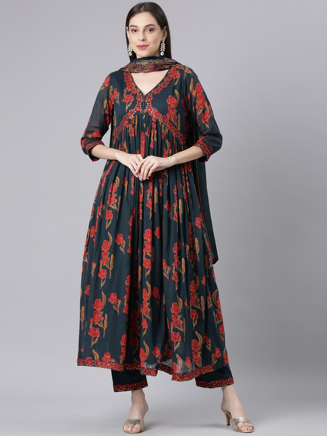 

Neerus Women Floral Printed Empire Kurta with Trousers & With Dupatta, Blue