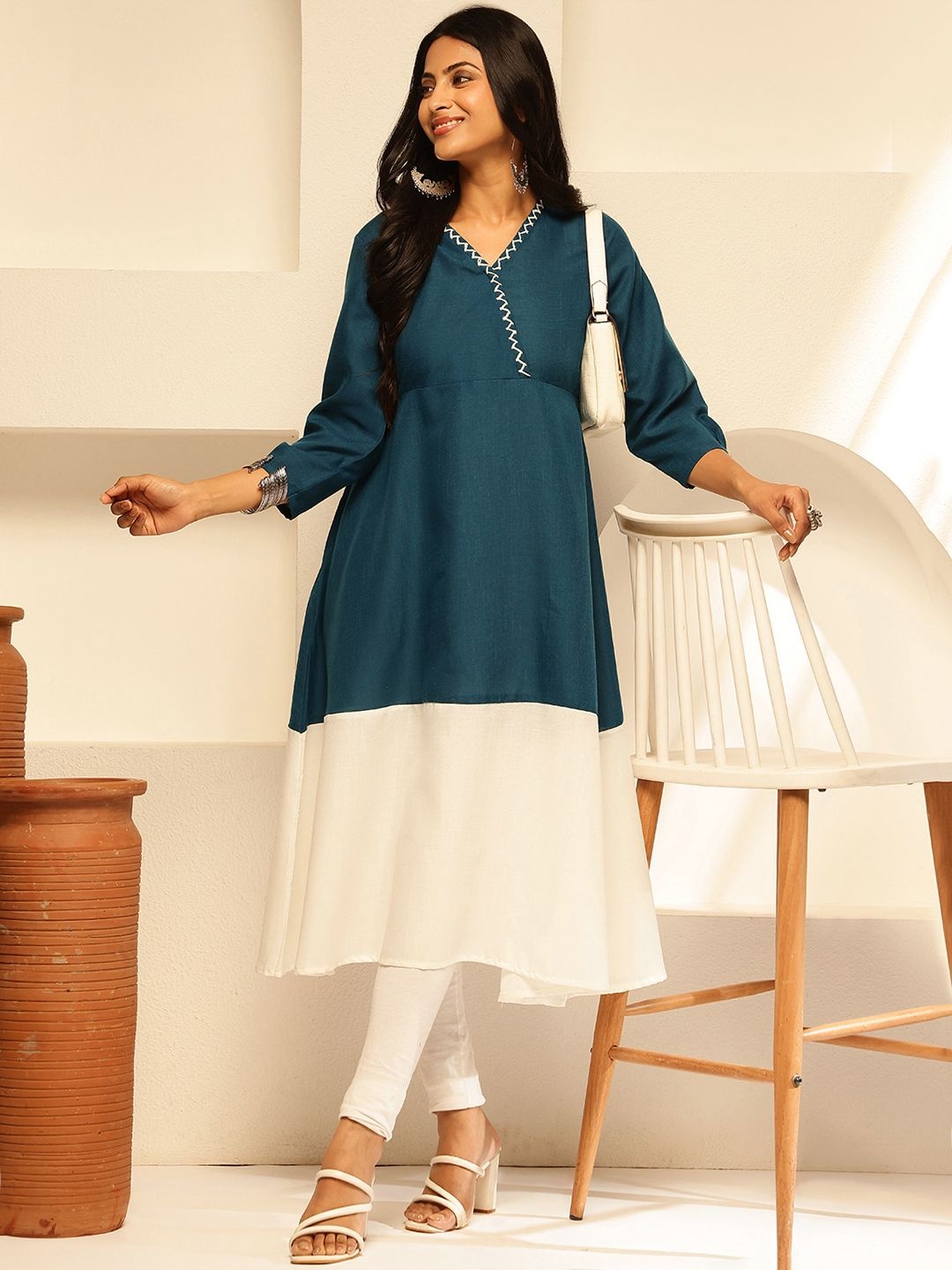 

Vbuyz Colourblocked V-Neck Empire Cotton Anarkali Kurta, Blue