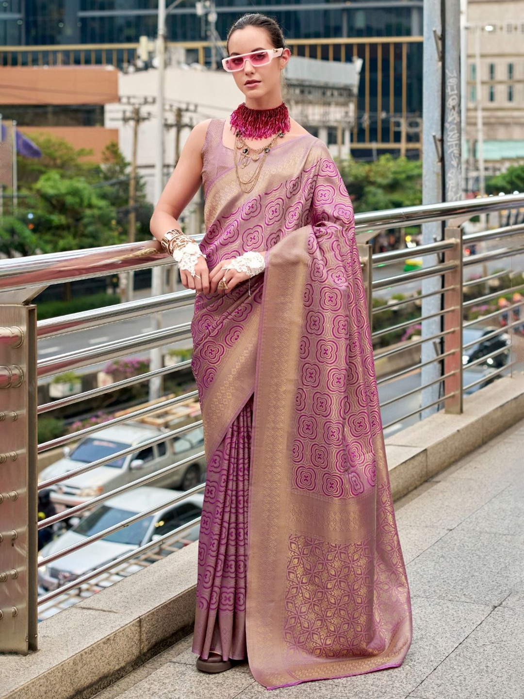 

DEVATITHI Woven Design Zari Kanjeevaram Buttery Silk Saree With Unstitched Blouse Piece, Purple