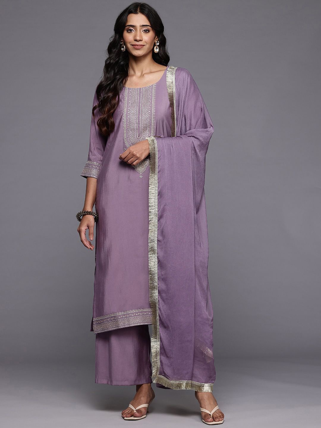 

DIVASTRI Floral Yoke Design Zari Straight Kurta With Palazzo And Dupatta, Lavender