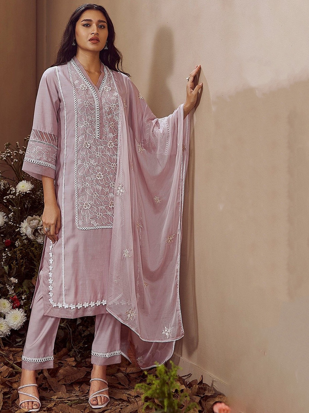 

AUTUMN LANE Ethnic Motifs Embroidered Thread Work Straight Kurta with Trousers & Dupatta, Lavender