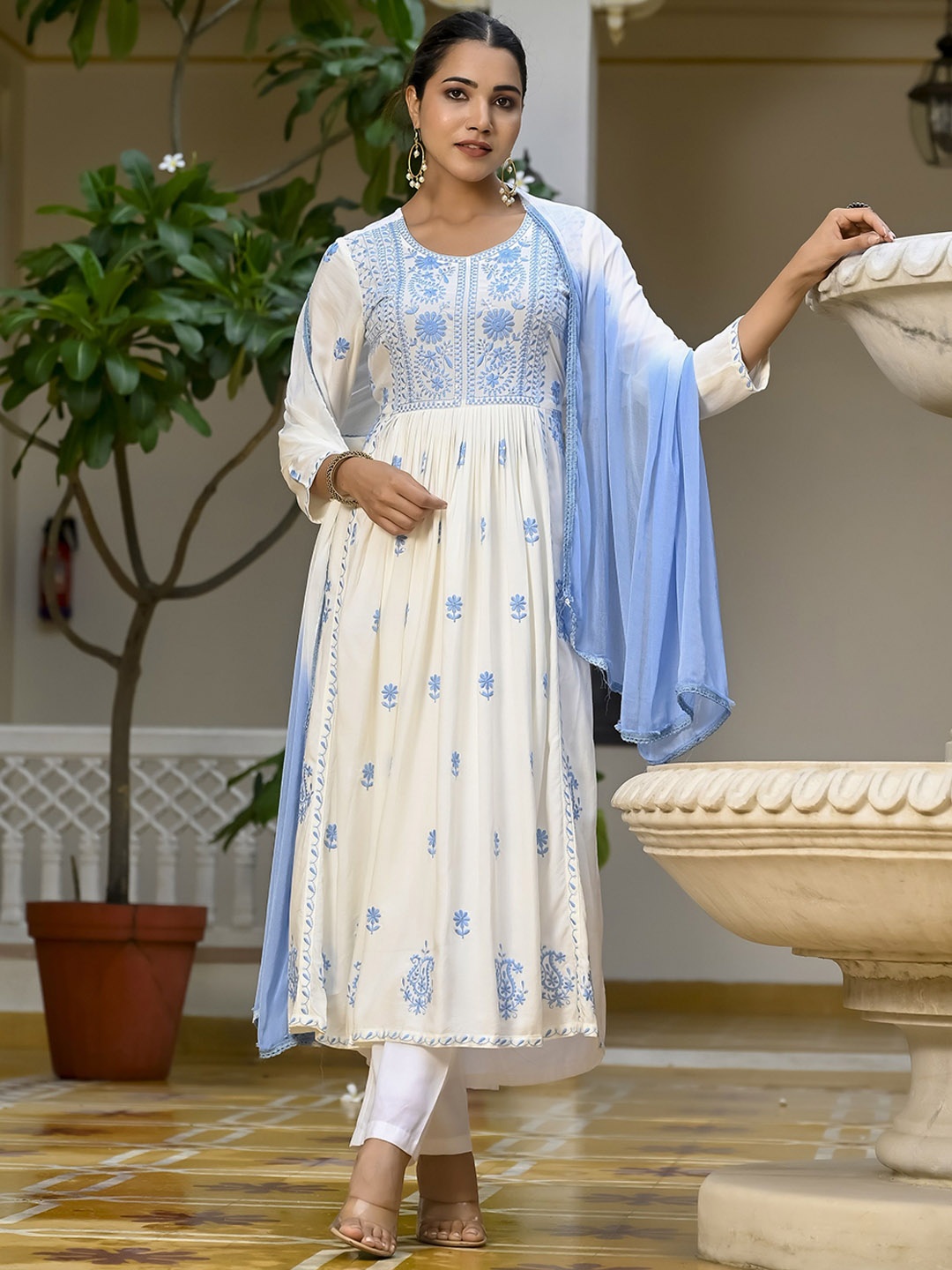 

Anouk Ethnic Motifs Embroidered Thread Work Kurta with Trousers & Dupatta, White