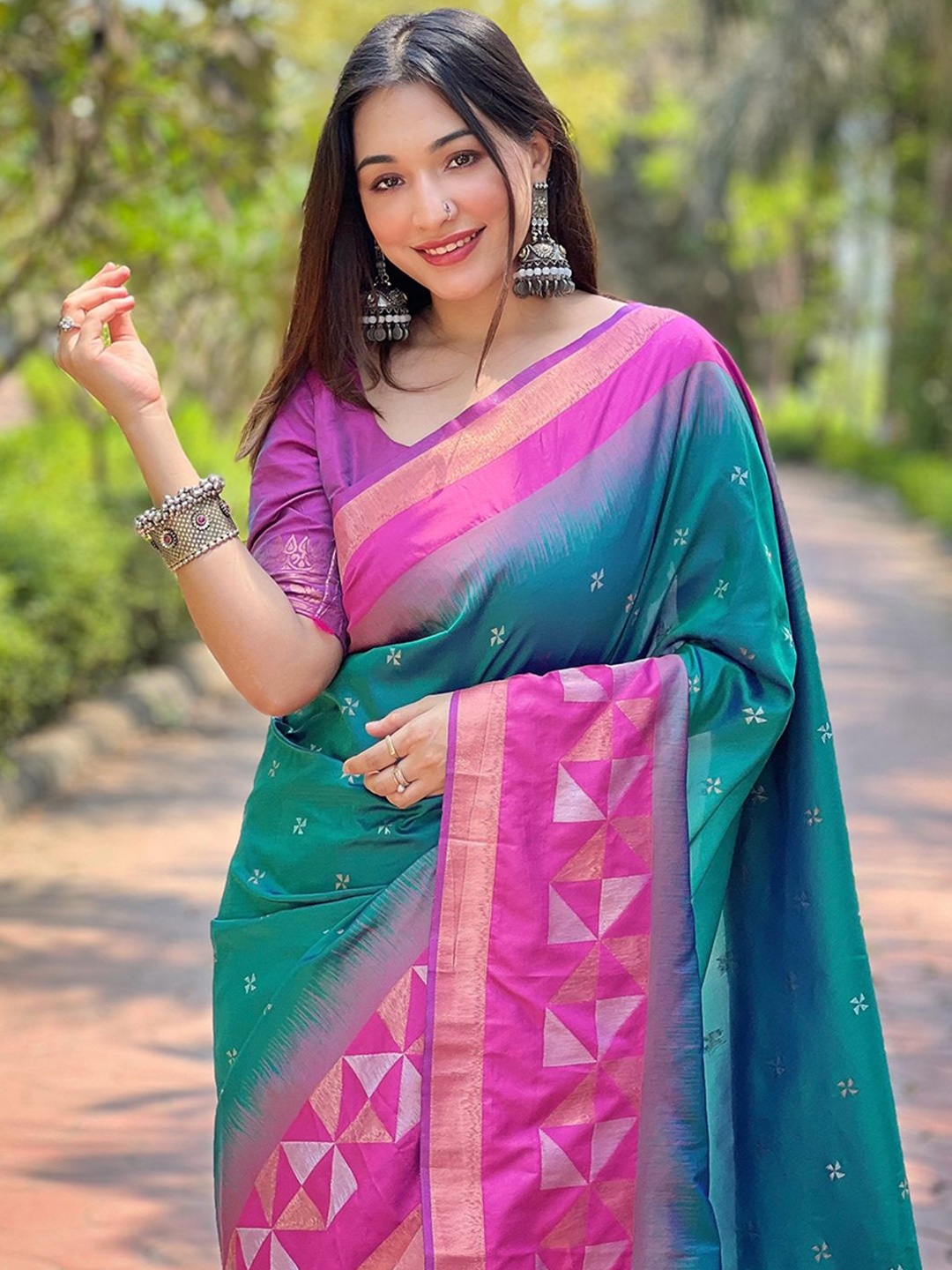 

House of Pataudi Woven Design Kanjeevaram Saree With Blouse Piece, Green
