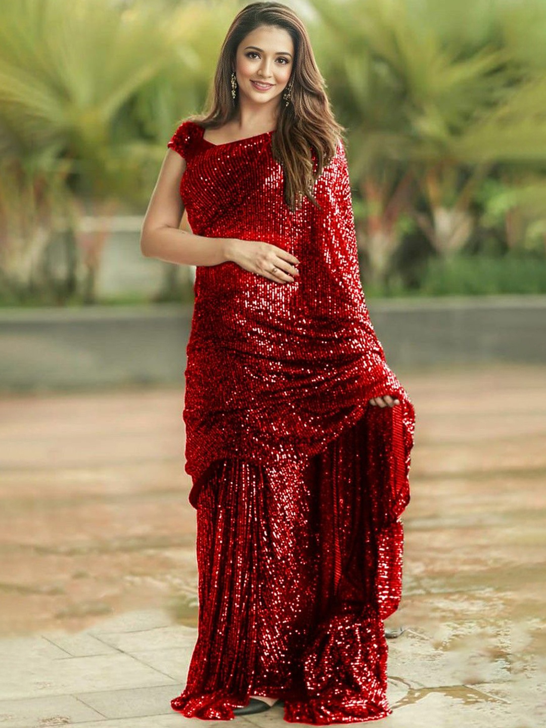 

MADHUR HAND WORK ART Embellished Sequinned Saree, Red