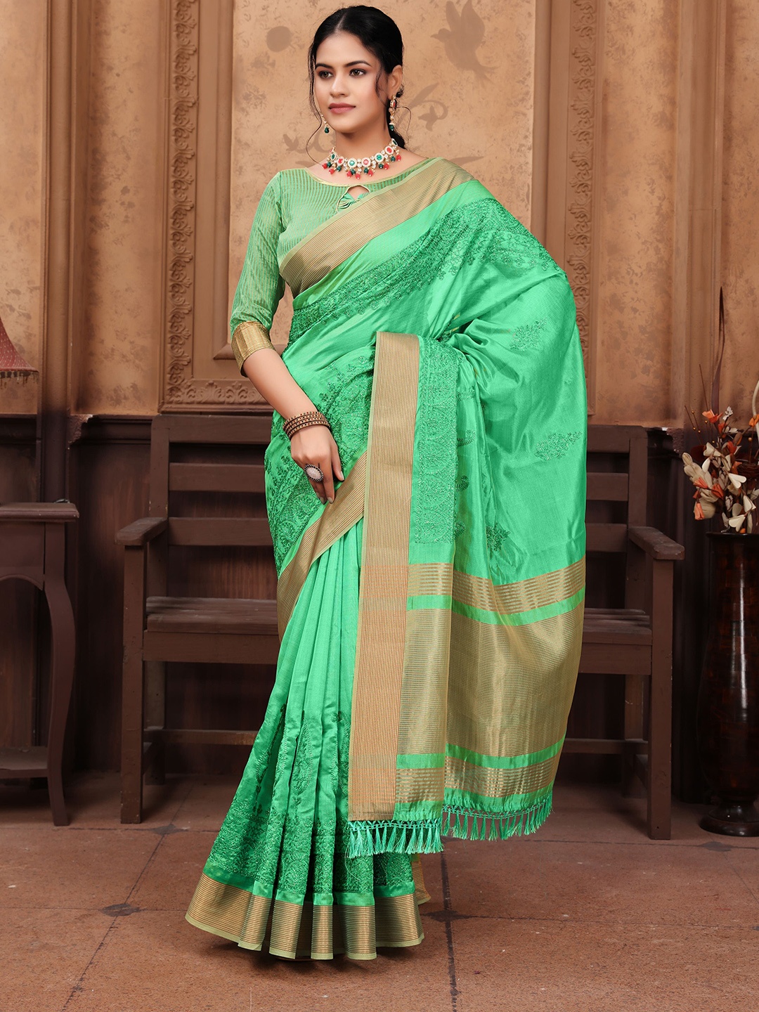 

VIRENDRA TEXTILES Ethnic Motifs Embroidered Pure Cotton Saree, Green