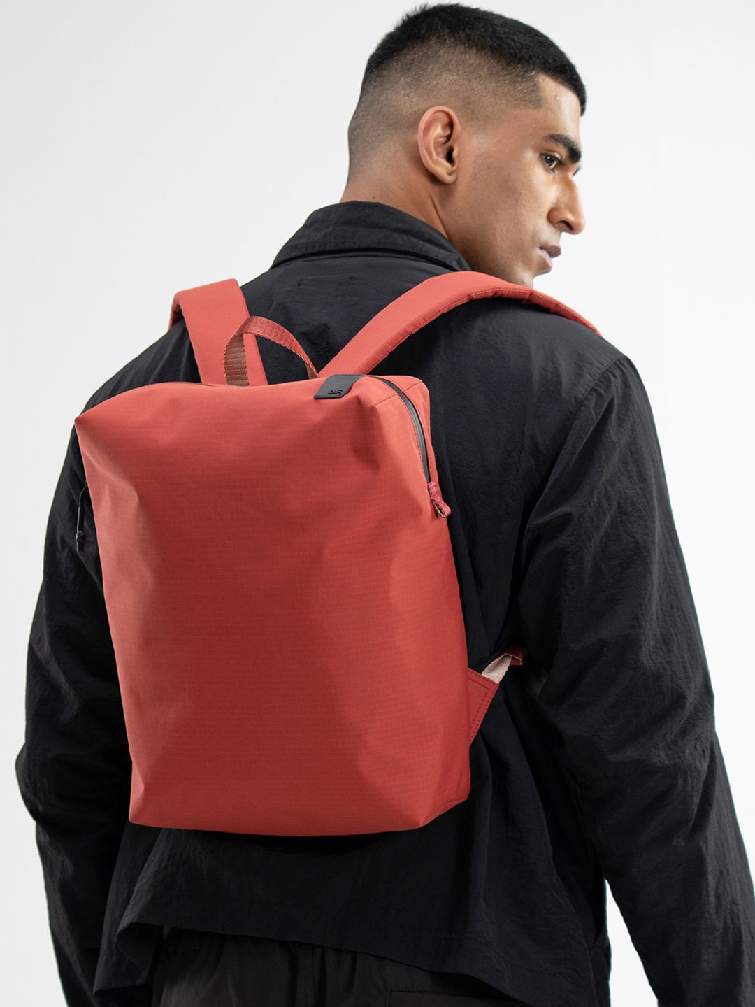 

DailyObjects Structured Hobo Bag, Red