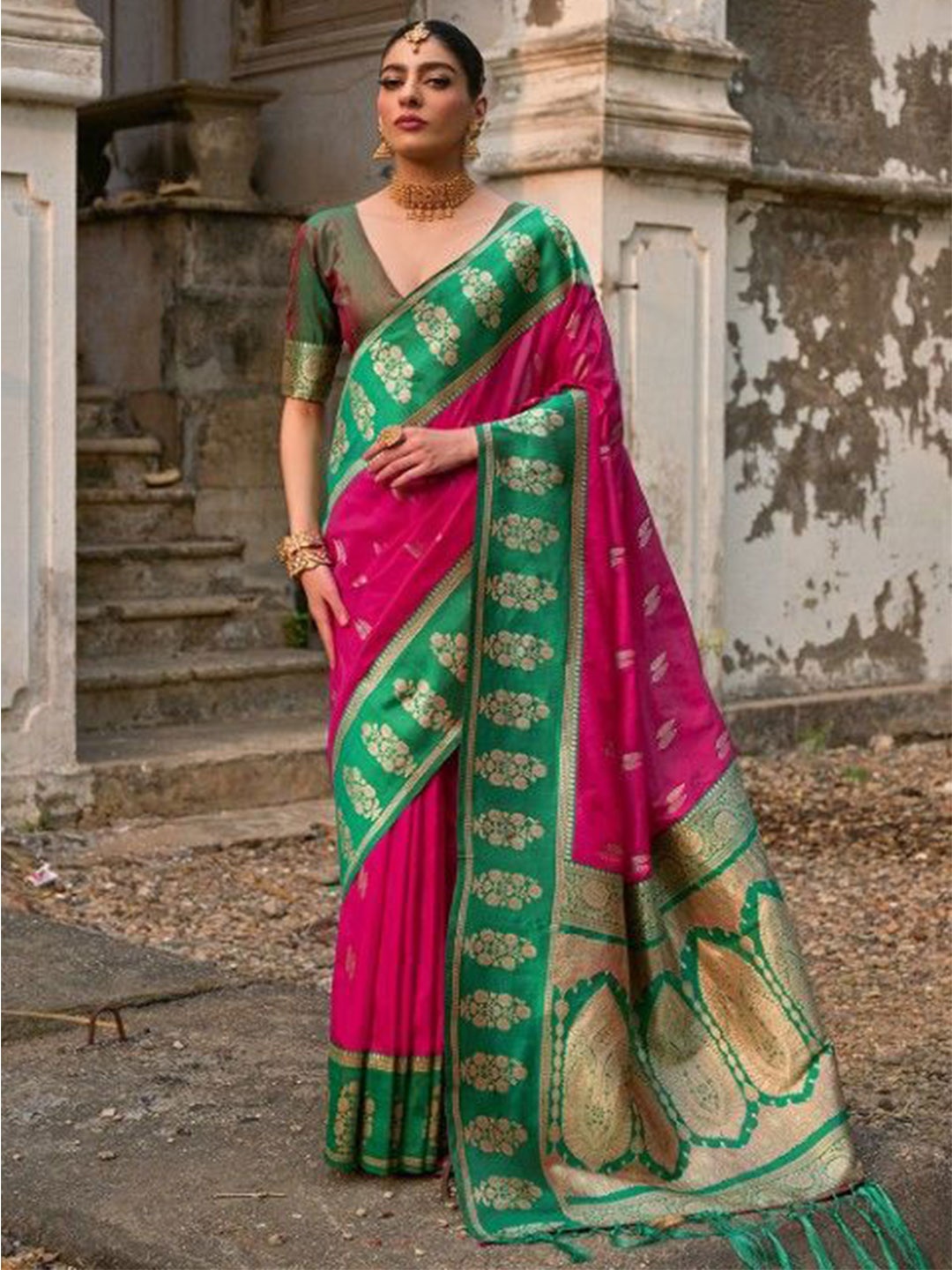 

VISHNU WEAVES Ethinic Moftis Woven Zari Kanjeevaram Saree With Unstitched Blouse Piece, Red