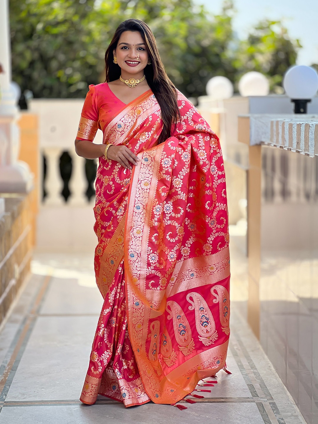 

VISVASTA Woven Design Zari Silk Cotton Banarasi Saree, Red