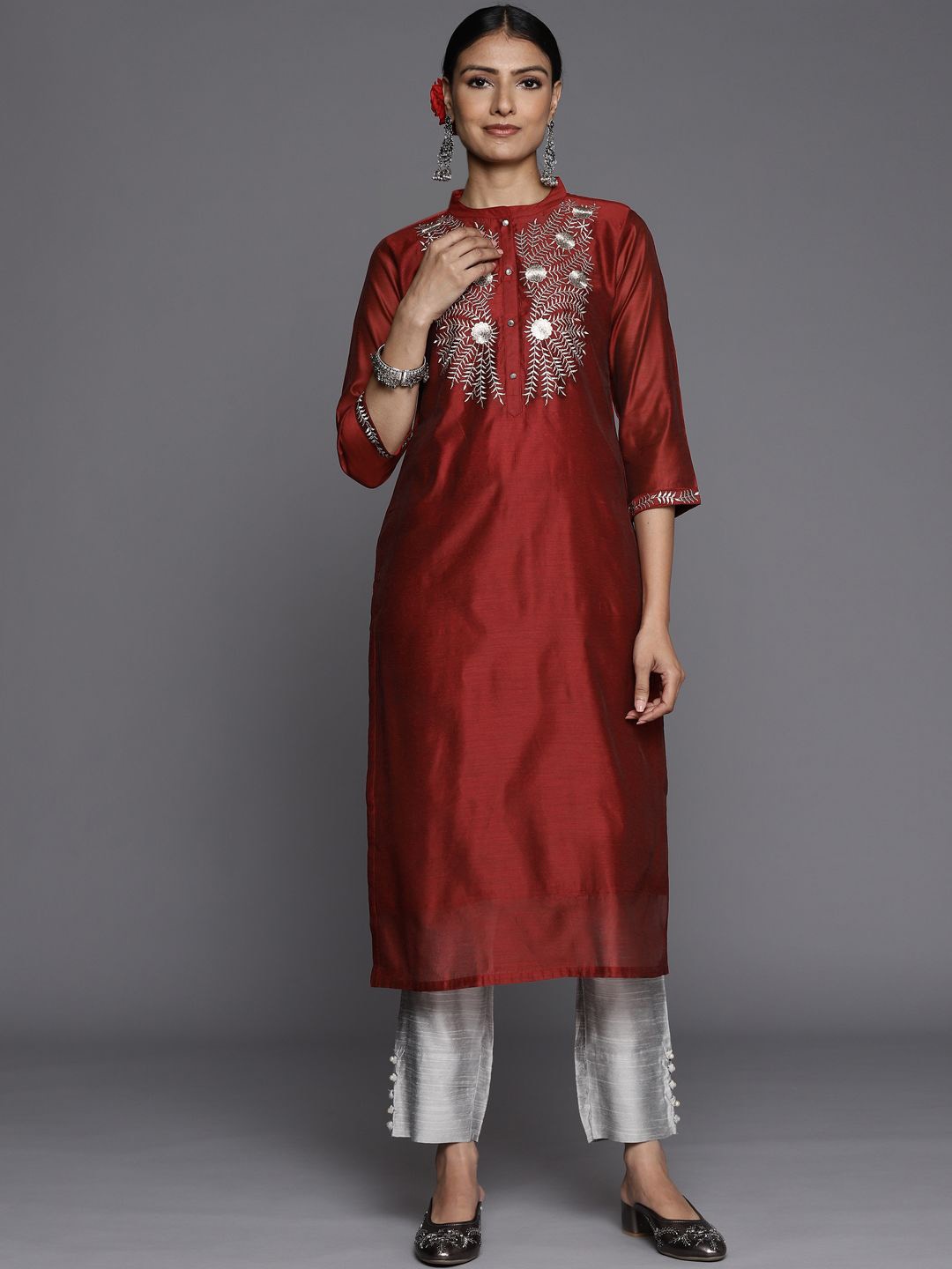 

DIVASTRI Ethnic Motifs Yoke Design Thread Work Chanderi Silk Kurta With Trousers, Red