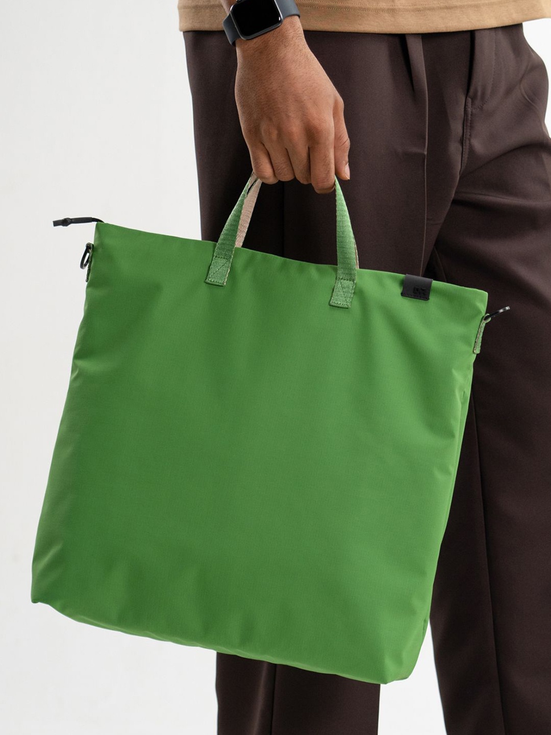 

DailyObjects Bucket Handheld Bag, Green