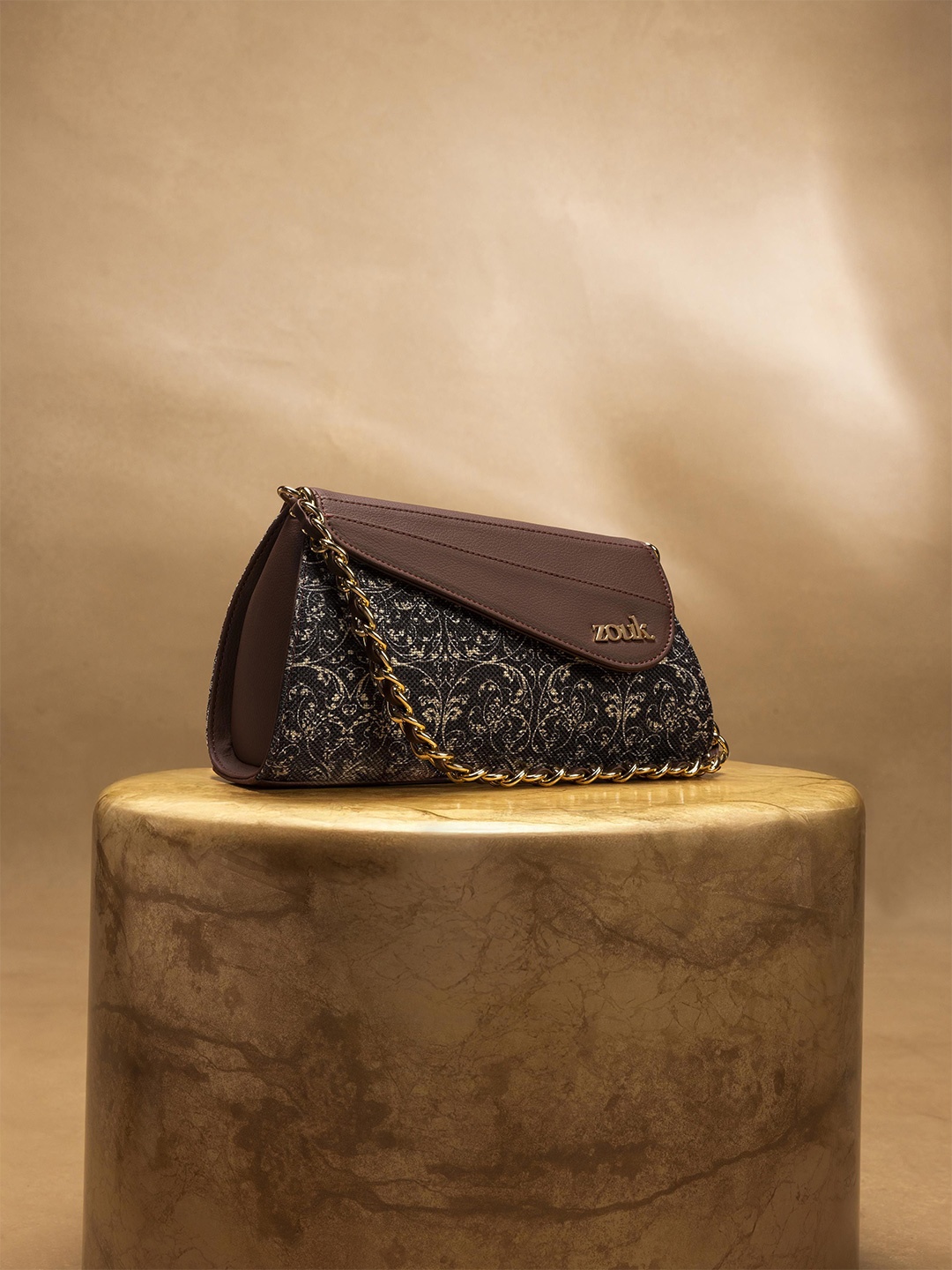 

ZOUK Printed Structured Sling Bag, Black