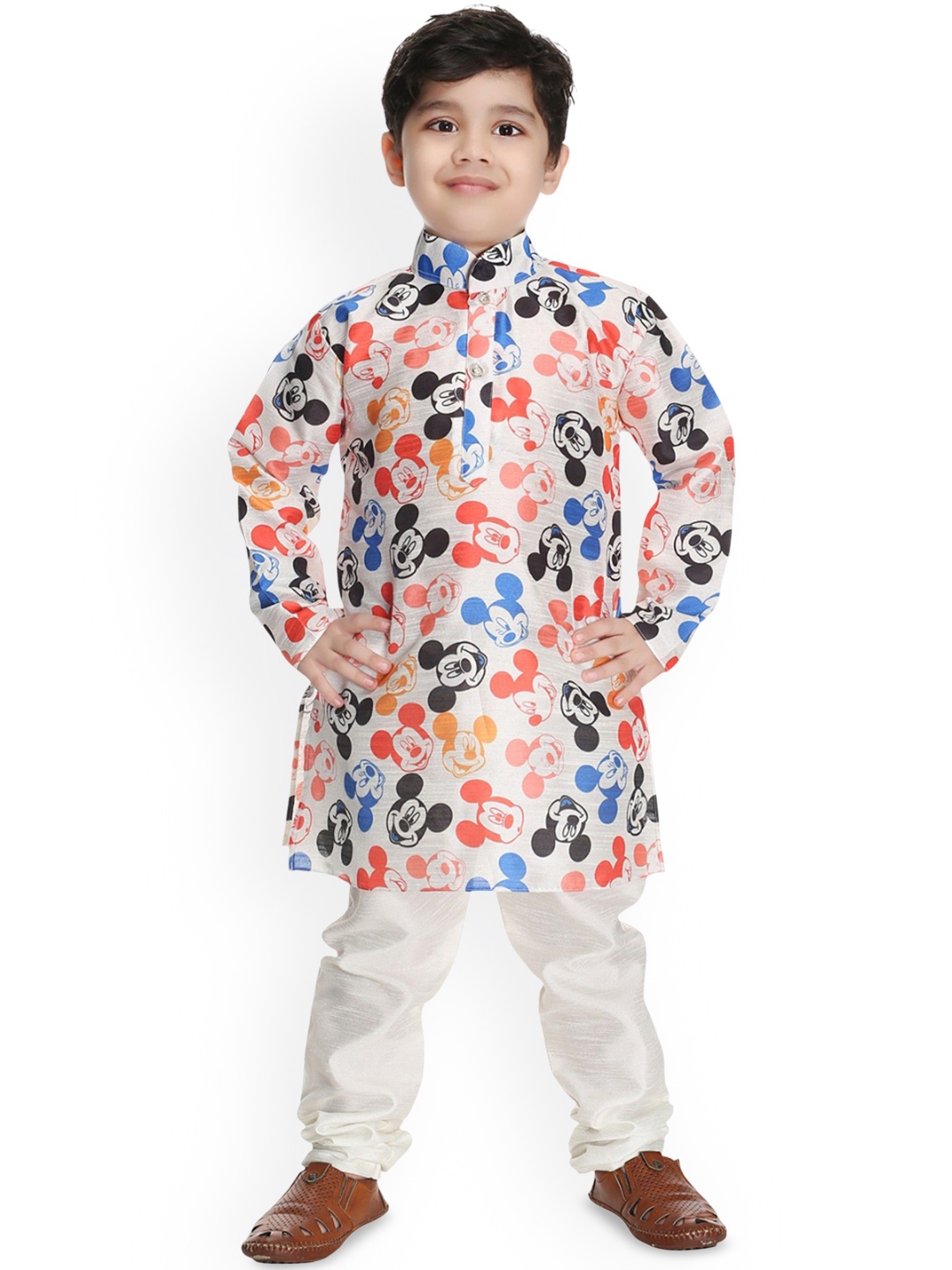 

BAESD Boys Quirky Printed Mandarin Collar Art Silk Straight Kurta With Pyjamas, White