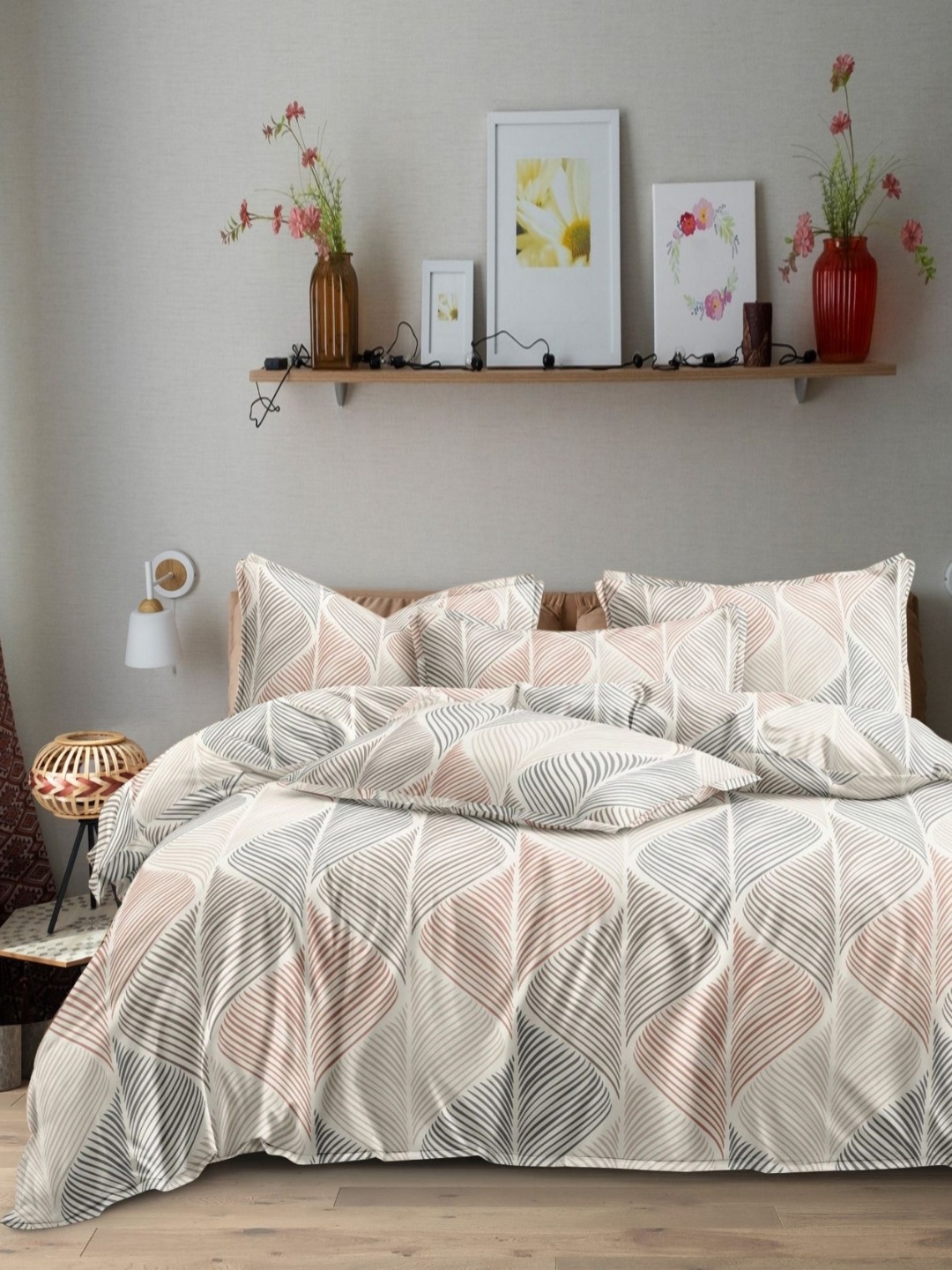 

Eleganta Off White & Pink 350 TC Queen Bedsheet with 2 Pillow Covers