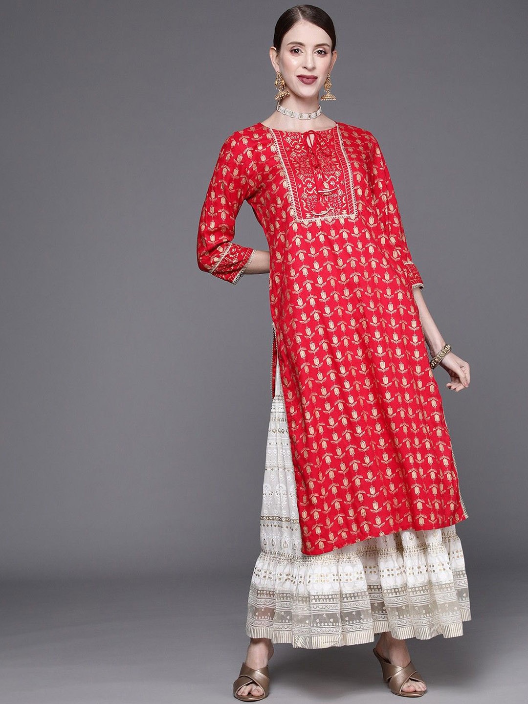 

DIVASTRI Floral Printed Gotta Patti Tie-Up Neck Foil Print Straight Kurta, Red