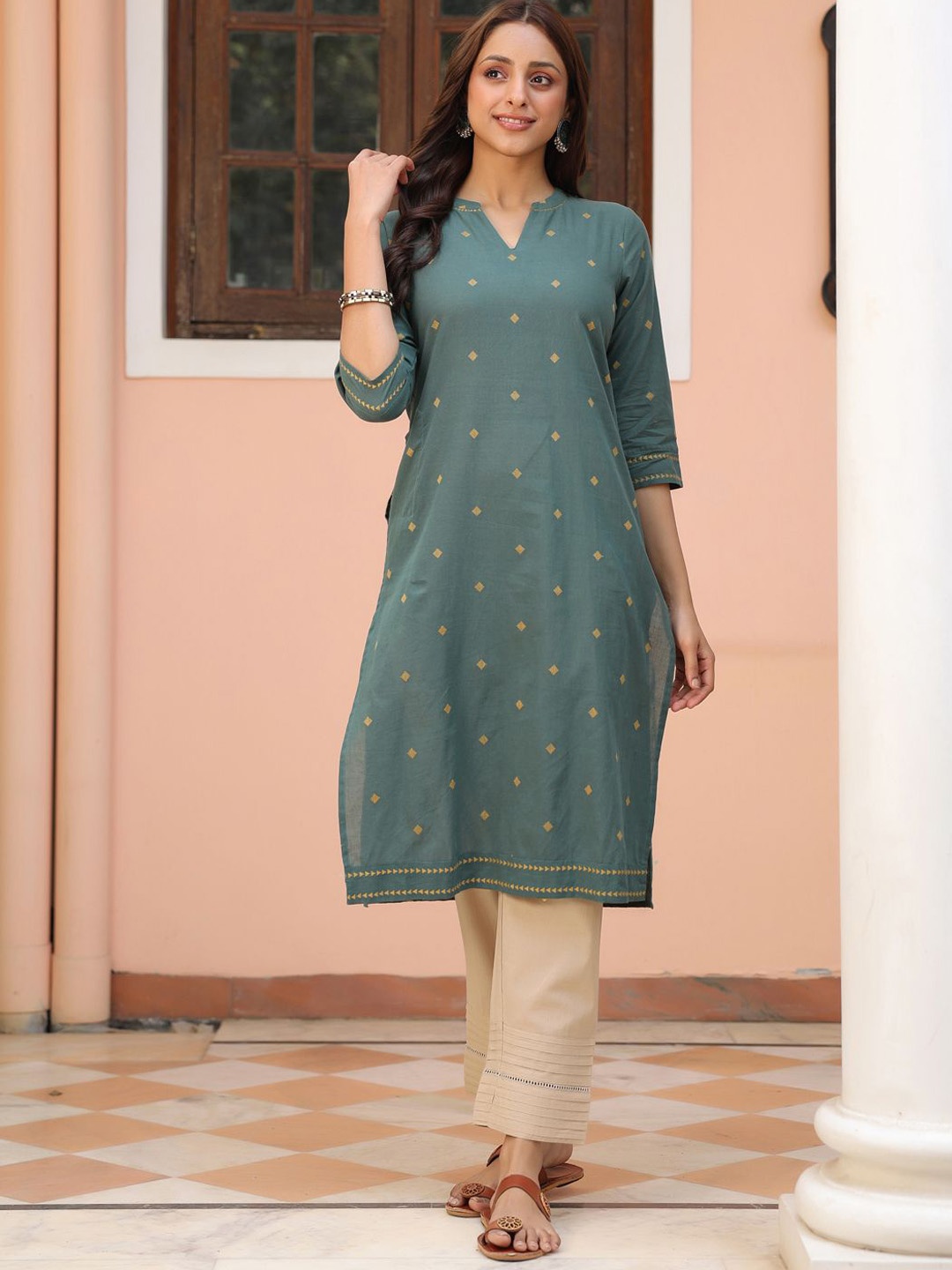 

SAVI Geomteric Woven Design Mandarin Collar Thread Work Pure Cotton Straight Kurta, Green