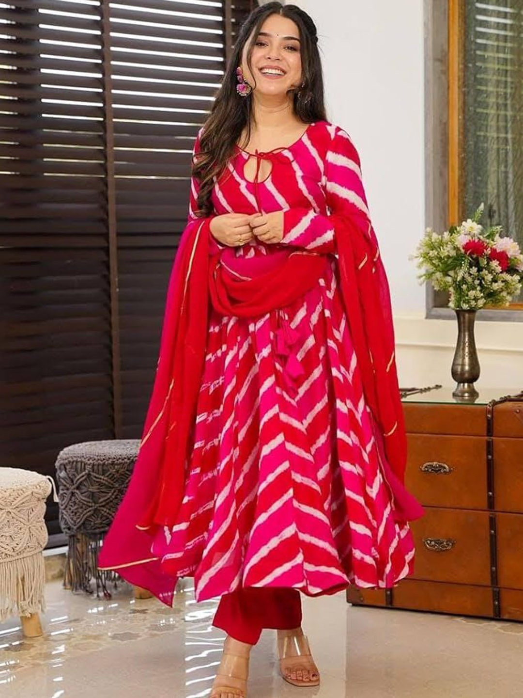 

Growdamy Women Leheriya Striped Regular Kurta with Trousers & With Dupatta, Pink