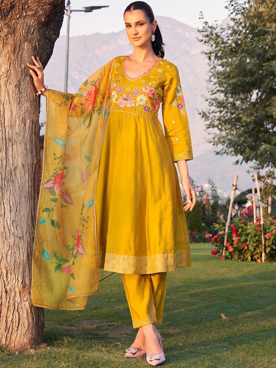 

DRESOUL Floral Embroidered Anarkali Kurta with Pyjamas & Dupatta, Yellow