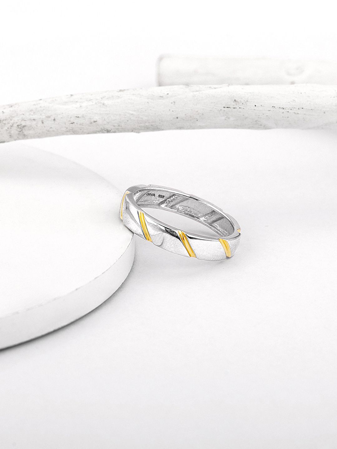 

GIVA 925 Sterling Silver-Plated Charismatic Finger Ring