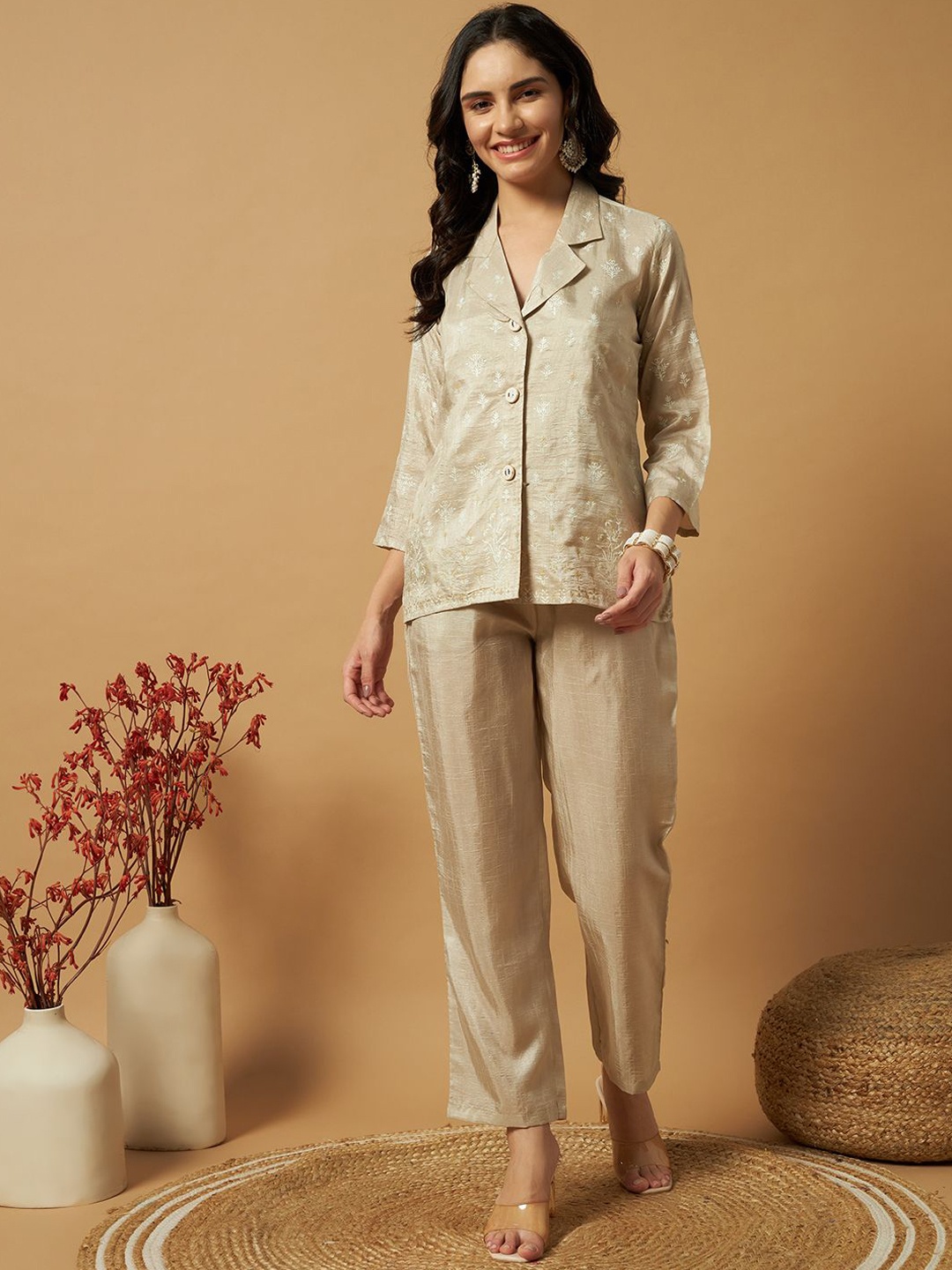 

Sangria Printed Lapel Collar Shirt With Trousers, Beige